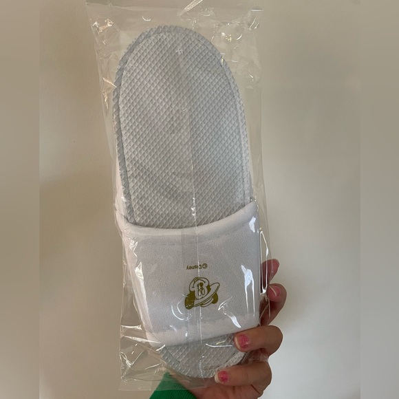 Tokyo Disneyland Hotel Resort Adult Slippers BRAND NEW! - Picture 2 of 2